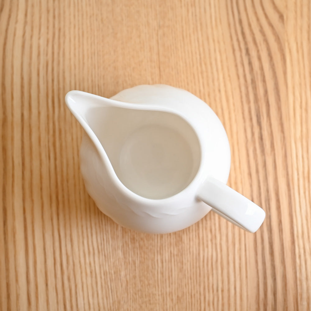 ティー・イソブチ オリジナルミルクピッチャー (ニューボーンチャイナ